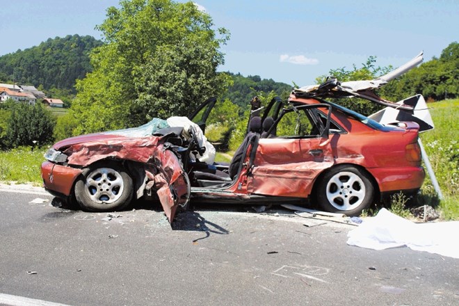 Desetega julija je v prometni nesreči pri Velikem Cerovcu na cesti Novo mesto–Metlika izgubil življenje 53-letni voznik...