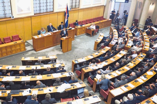 Hrvaški sabor je včeraj pričakovano izglasoval sklep, s katerim vlado obvezuje, da začne postopek za prekinitev arbitražnega...