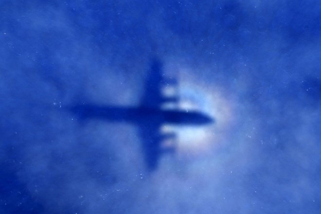 Razbitine v bližini otoka Reunion zelo verjetno ostanki pogrešanega malezijskega letala MH370