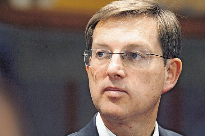 Predsednik vlade Miro Cerar je prodajo Telekoma Slovenije Cinvenu začel javno podpirati takrat, ko so se Britanci za posel že...
