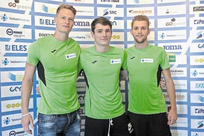 Trojica obetavnih mladih slovenskih atletov (od leve Luka Janežič, Robert Renner in Žan Rudolf) se bo na SP v Pekingu...