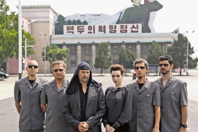 Zasedba Laibach pred nastopom v Severni Koreji 