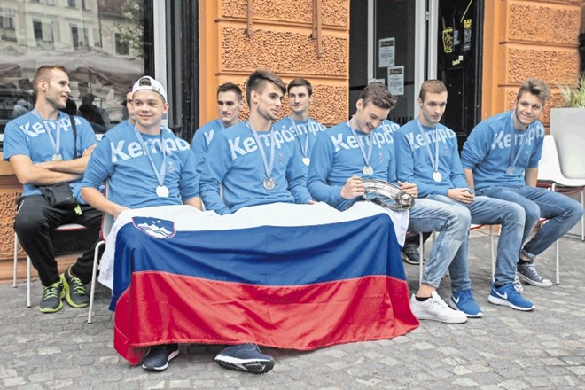 Slovenski rokometni upi v Rusiji postali številka dve na svetu