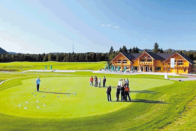 Golf pod Šmarno goro za zdaj privlači predvsem domače goste, z načrti o gradnji hotela pa ciljajo tudi na tuje 