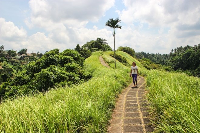 »Bali je popolna mešanica odmaknjenosti in civilizacije. Bivala sva sredi riževega polja in bila pol ure vožnje oddaljena od...
