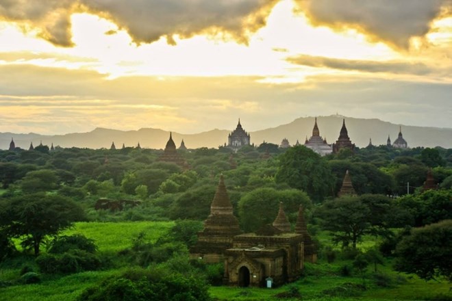»V Mjanmaru sva se počutila kot eden od tisočih, ki gredo po isti poti. Bila sva v enem najlepših templjev, gledala sončni...