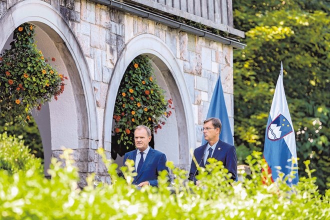 Predsednik evropskega sveta Donald Tusk, ki se je včeraj na Bledu sestal s predsednikom slovenske vlade Mirom Cerarjem,...