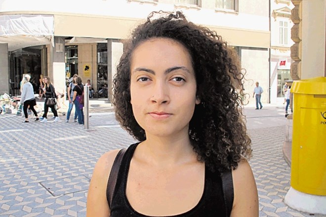 Aicha Boughazi, 23 let, študentka  Sem proti temu, da bi se avtobusi ponovno vozili po Slovenski cesti, ker bi moralo biti...