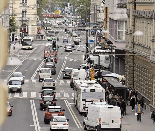 Nova prometna ureditev na Slovenski cesti: Brez avtobusov mikavno, a ne funkcionalno