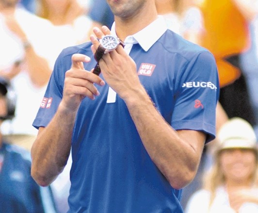 Novak Djoković si po dvoboju nikoli ne pozabi nadeti ure. 