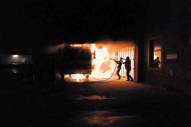 Tudi pri gasilcih lahko zagori. Leta 2012 je v garaži gasilskega doma zagorelo gasilsko vozilo, hiter odziv pa je preprečil...