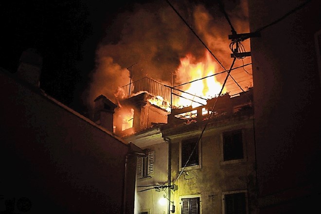Ozke ulice Pirana so velik izziv za gašenje požarov na objektih. Leta 2009 je zagorelo v Ulici Alme Vivode. 