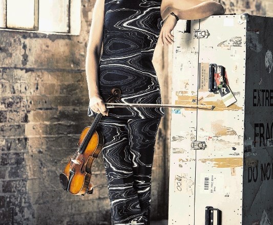 Satu Vänskä, violinistka in snovalka projekta WOman: »Poznam talentirane violiniste, ki so ljubosumni, da lepa dekleta v...