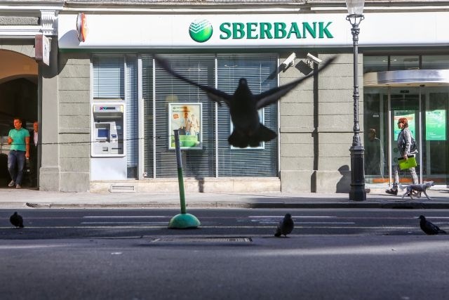 V Sberbank zagotavljajo, da postopki morebitne prodaje ne bodo vplivali na ponudbo banke ali na obstoječa pogodbena razmerja...