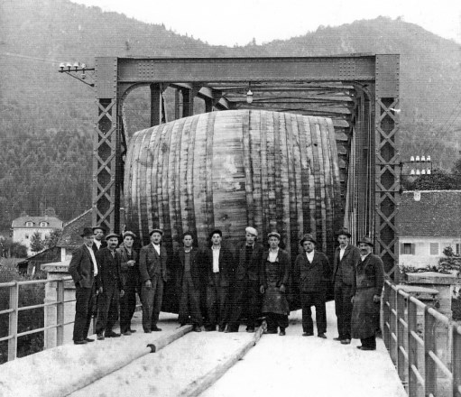 Večjega soda, kot je bil leta 1940 narejeni 35.000-litrski sod, ni bilo mogoče spraviti čez tacenski most. 