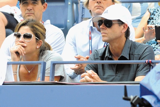 Mirka Federer (ob Stefanu Edbergu) zna iz lože tudi sikati na moževe nasprotnike. 