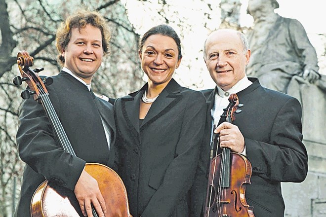 Vienna Brahms trio, v katerem igra pianistka Jasminka Stančul, ob njej pa še violinist Boris Kuschnir in violončelist Orfeo...