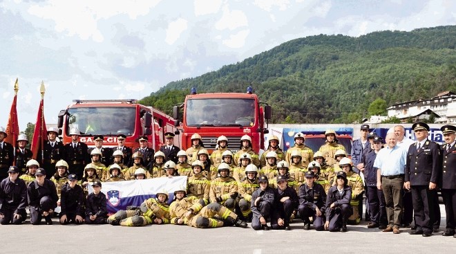Gasilstvo v Idriji je dobro razvito, saj je v društvu nad sto gasilcev, od katerih jih je 61 operativcev. 