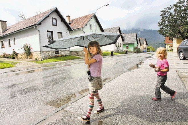 Prihodnost Kočevske Reke so otroci, a prihodnosti za njih v vasi skorajda ni. 