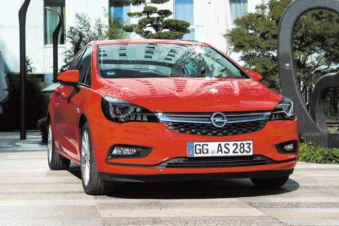 Opel astra: Zvezda, ki kaže mišice v tišini