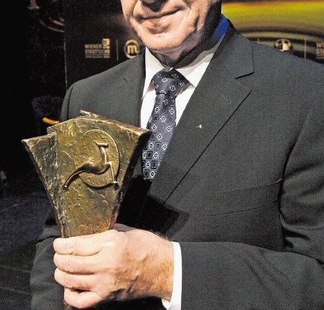 Jože Colarič je leta 2010 v Krko odnesel kipec zlate gazele. 