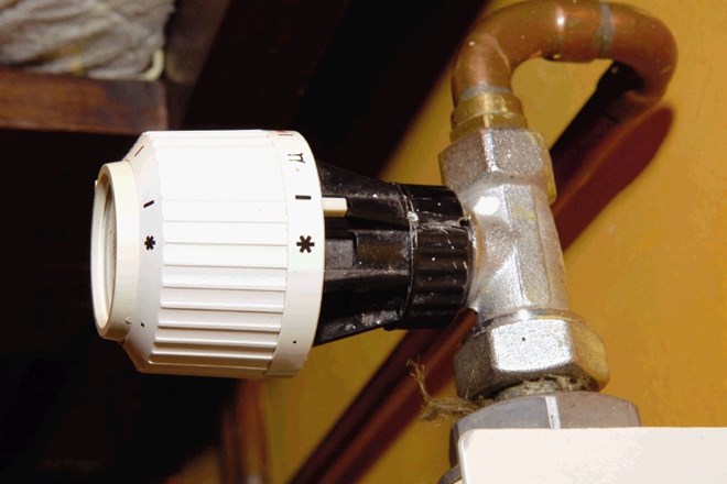 Regulacija toplote z avtomatskim zapiranjem radiatorskih ventilov