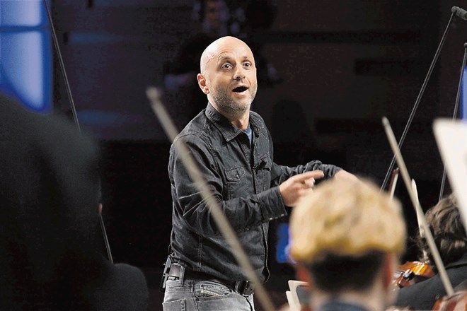 Frontmen Hladnega piva Mile Kekin bo kot eden izmed dirigentov simfonikov poskrbel za hrvaško sobotno televizijsko zabavo. 