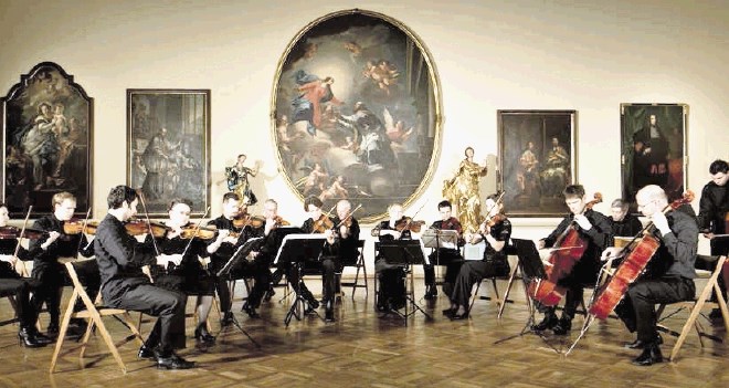 Komorni godalni orkester Slovenske filharmonije skupaj z Narodno galerijo že petnajst let pripravlja abonmajski cikel...