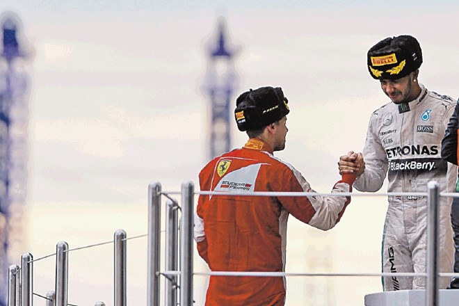 Hamilton se je v Sočiju razveselil ruske kučme, Mercedes pa konstruktorskega naslova