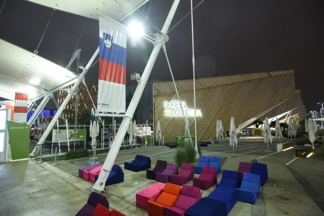 Slovenski paviljon po večernem zaprtju razstave (Foto: Nebojša Tejić/STA) 