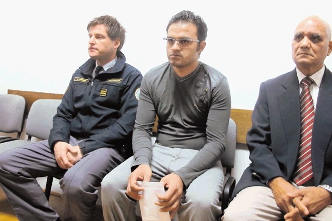 Khurram Imtiaz  je zaradi prevoza beguncev dobil leto dni zapora. 