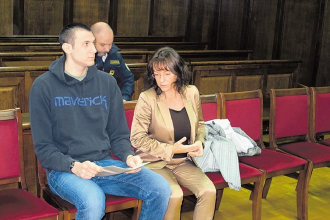 Obtoženi Ivan Cernic je svoj zagovor prebral, na vprašanja tožilstva in sodišča pa ni želel odgovarjati. 
