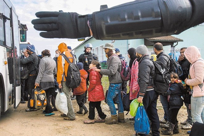 Slovenija na robu zmogljivosti, iz Ljubljane pa v Bruselj roma predlog za rešitev zahodnobalkanske migracijske poti