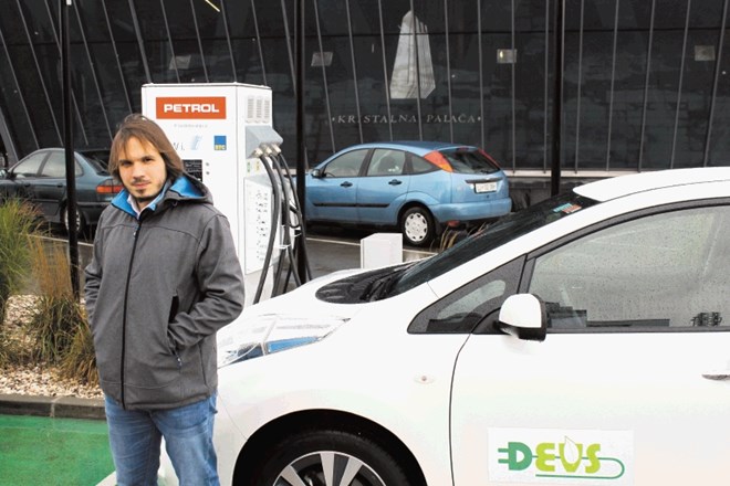 Simon Čretnik je z električnim avtomobilom prevozil že skoraj 170.000 kilometrov in ima z njim izključno pozitivne izkušnje....