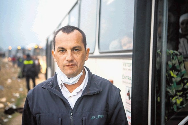 Igor Lovše  voznik avtobusa Ljubljanskega potniškega prometa   Dolgih kolon beguncev, ki so še pred tednom dni pešačile med...