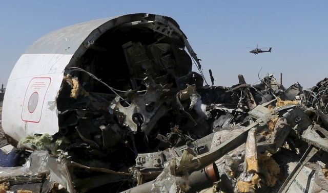 Rep letala pa so našli kar pet kilometrov stran od ostalih razbitin. (Foto: Reuters) 