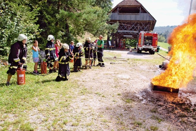 Predstavljamo prostovoljno gasilsko društvo Dvor pri Polhovem Gradcu
