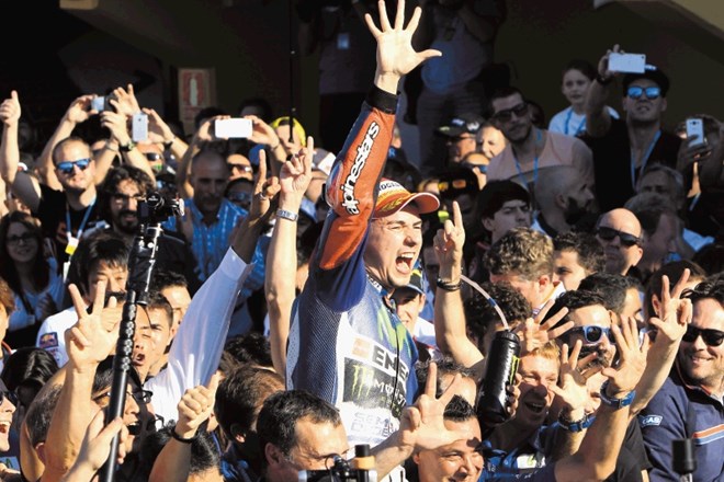 Jorge Lorenzo je osvojil svoj peti naslov svetovnega prvaka, od tega tretjega v kraljevskem razredu. 