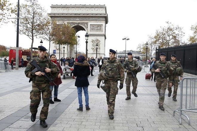 V Parizu po petkovih napadih veljajo najstrožji varnostni ukrepi.  
