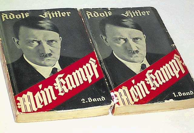 Ker je bilo Hitlerjev Moj boj od leta 1945 na Nemškem prepovedano izdajati, saj so bile avtorske pravice v lasti dežele...