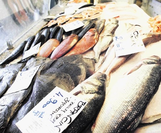 V maloprodajnih trgovinah ribe  nenehno nadzoruje inšpekcija. 