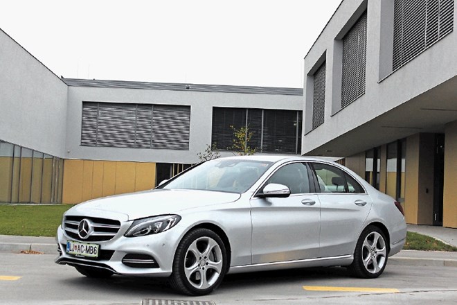 Mercedesov priklopni hibrid razreda C je posebnež v vseh pogledih. 