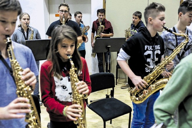 V soboto ni bilo težko zgodaj vstati, da so mladi saksofonisti iz vse Slovenije pravočasno prišli v Ljubljano na skupne vaje:...