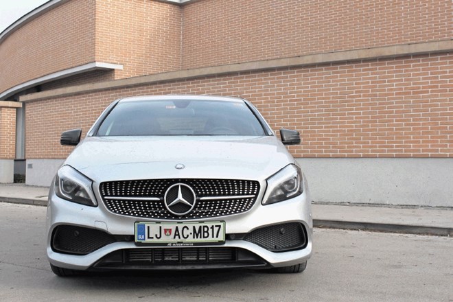 Mercedes-benz razreda A in BMW serije 1: Ko je utesnjenost lahko prijetna