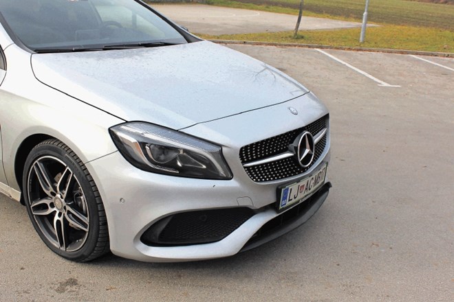 Mercedes-benz razreda A in BMW serije 1: Ko je utesnjenost lahko prijetna