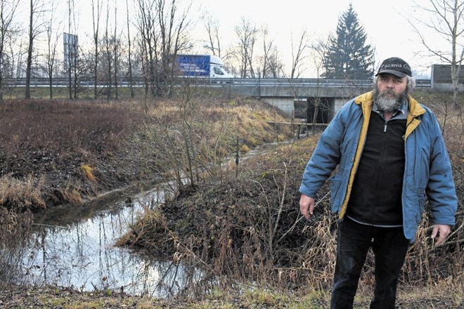 Kmetovalec Andrej Bulc in drugi prebivalci Ilovice se bojijo, da bodo – ker v Ljubljani že dolgo  ni bilo konkretnega dežja –...