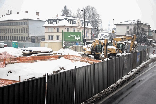 Prenova južnega dela Slovenske ceste na odseku med Šubičevo in Aškerčevo cesto bo dražja za vsaj 240.000 evrov. 