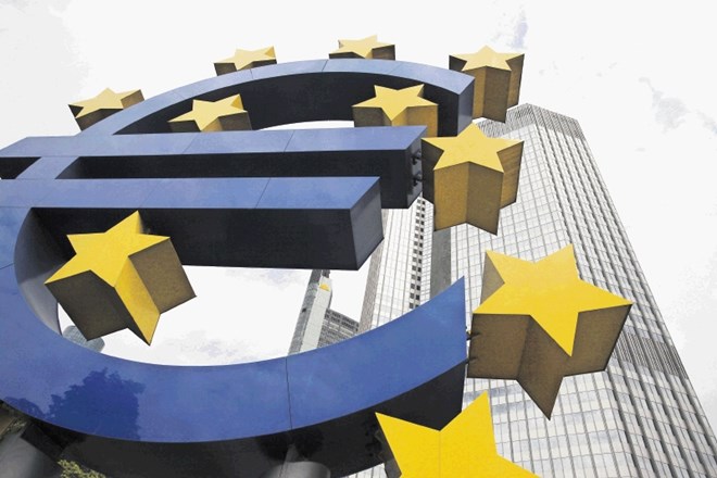 Približno polovica analitikov ocenjuje, da bo ECB verjetno marca znova posegla po znižanju obrestnih mer. 