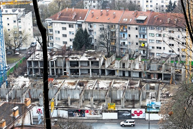 Eno najbolj problematičnih gradbišč v Ljubljani je za okoliške prebivalce prava nočna mora. Vse kaže, da bodo težko prišli do...