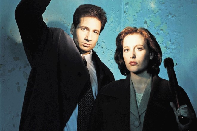 David Duchovny in Gillian Anderson kot strokovnjaka FBI za paranormalno Fox Mulder in Dana Scully 
